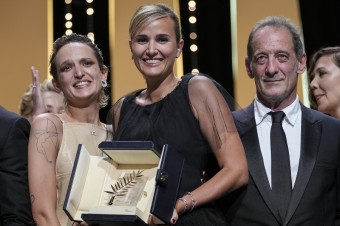 Zlatú palmu v Cannes získal francúzsko-belgický film Titane