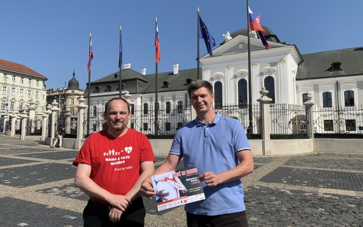 Ak chcú politici prísť, je to ich slobodné rozhodnutie, tvrdí Anton Chromík
