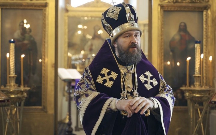Vedenia cirkví vyzývajú k očkovaniu proti covidu. Čelia preto útokom