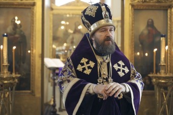 Vedenia cirkví vyzývajú k očkovaniu proti covidu. Čelia preto útokom