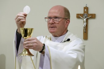 Život s eucharistickým Kristom je životom vážneho úsilia po dokonalej láske