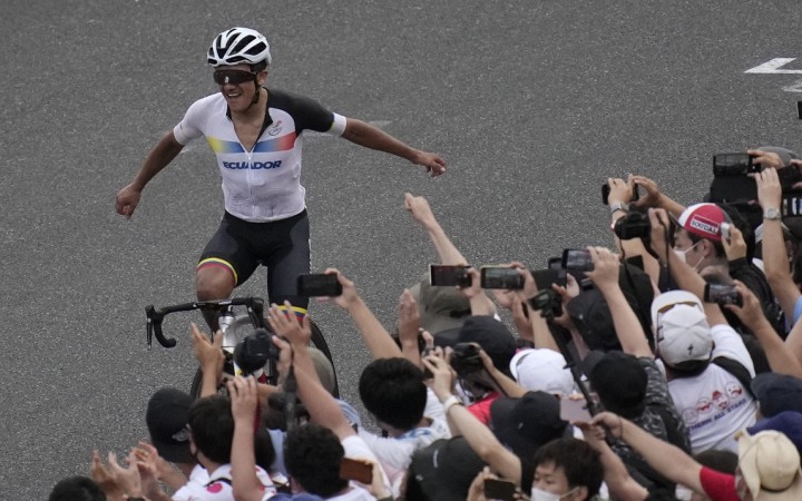 Ekvádorčan Carapaz vybojoval zlato, Juraj Sagan v úniku dňa