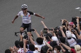 Ekvádorčan Carapaz vybojoval zlato, Juraj Sagan v úniku dňa