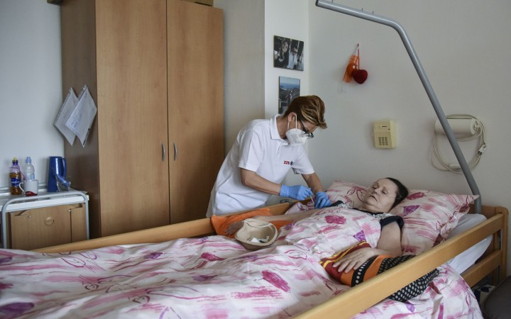 Zamestnanci sociálnych služieb dostanú mimoriadne finančné odmeny