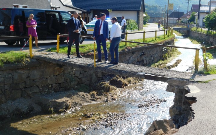 Premiér prisľúbil finančnú pomoc Valaskej Belej na odstraňovanie škôd po povodni