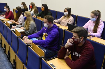 Zo života po škole majú obavy. Chýba im prax aj komunikačné schopnosti