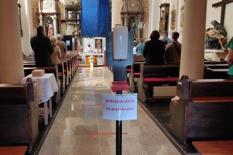 Pri zhoršení situácie bude pri bohoslužbách potrebný zoznam účastníkov