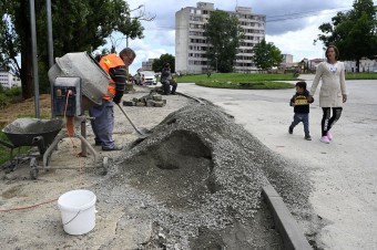 Na košickom Luníku IX upravujú cesty, chodníky i fasády