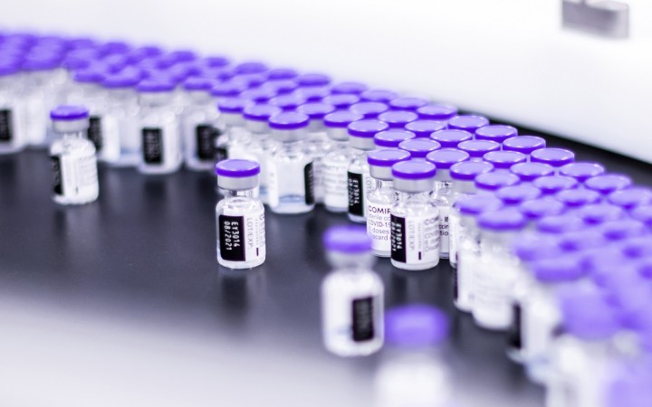 Vakcíny Pfizer a Moderna majú 66-percentnú účinnosť proti delte
