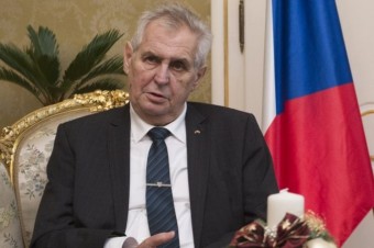 Miloša Zemana aj Václava Klausa hospitalizovali v nemocnici