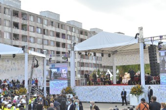 Svätý Otec na Luníku IX poukázal na to, že Rómovia boli často predmetom predsudk