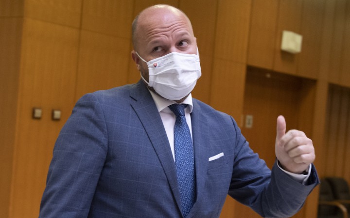 Minister obrany nie je spokojný s preočkovanosťou v Ozbrojených silách