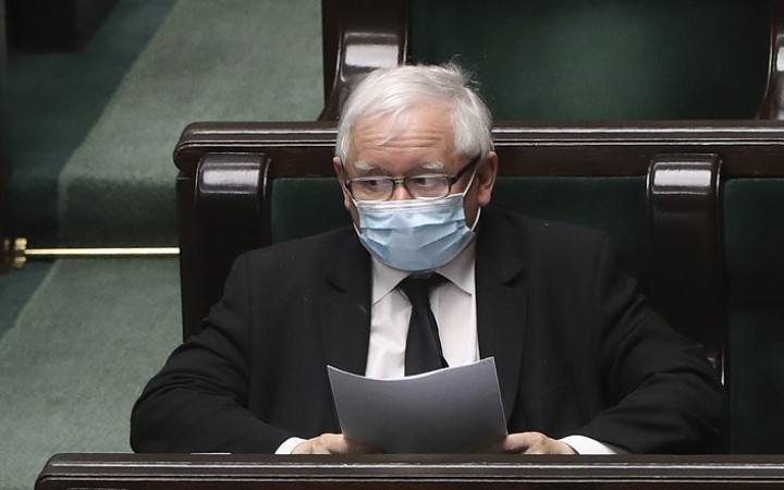 Šéf PiS Jarosław Kaczyński odstúpi začiatkom budúceho roka z postu vicepremiéra