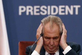 Prezident je dezorientovaný a ťažko komunikuje. Môžu za to problémy s pečeňou