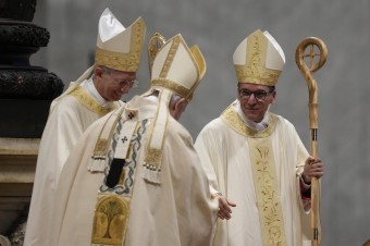 Pápež vysvätil biskupov Mariniho a Ferradu