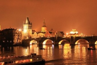 Silvestrujúca Praha stíchla, privítala komunitu Taizé