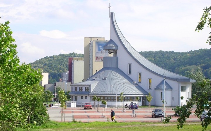 Streľba na kostol pripomenula, že nenávistným prejavom nečelia len menšiny