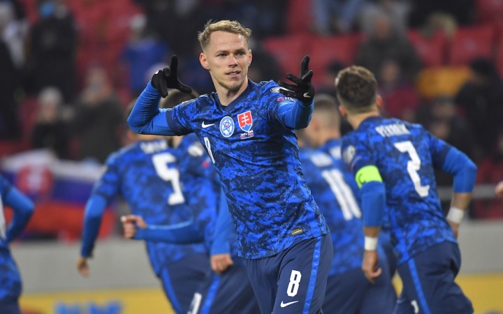 Slovenskí futbalisti remizovali so Slovinskom 2:2, kvalifikáciu uzavrú s Maltou