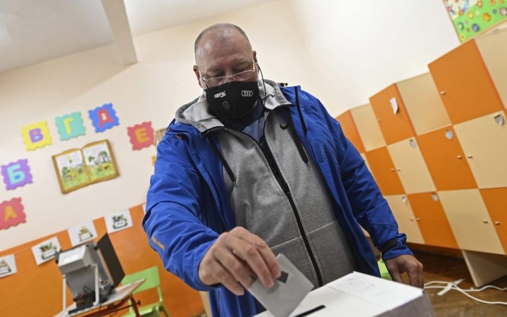 Bulhari si volia nový parlament i prezidenta