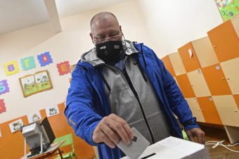 Bulhari si volia nový parlament i prezidenta