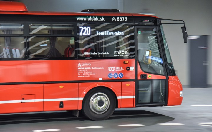 Arrive chýba zhruba sto vodičov, utorok bude rovnako problémový