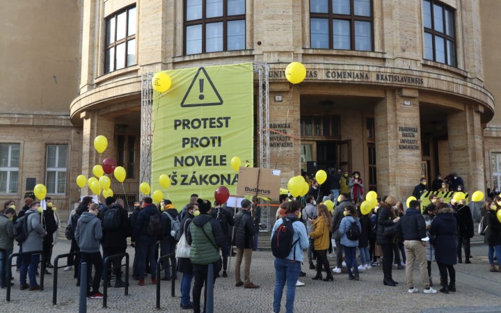 Študenti protestujú, Gröhling ho nestiahne. Čo hovoria na reformu odborníci?
