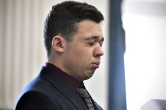 Američan Kyle Rittenhouse je nevinný, rozhodla porota