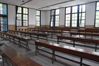 Odíďte, pán profesor, inak vás prinútia utiecť
