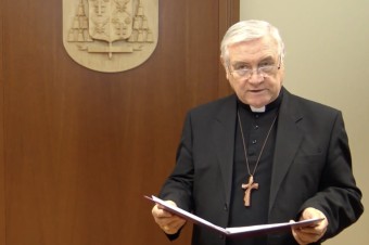 Kňazov a veriacich prosí, aby v tomto čase držali spolu, je to skúška vernosti