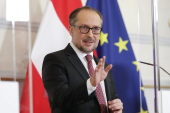 Rakúsky kancelár Alexander Schallenberg odstupuje z funkcie