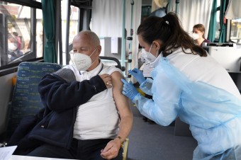 Česká vláda vydá vyhlášku o povinnom očkovaní