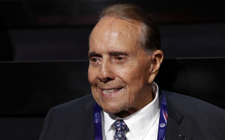 Vo veku 98 rokov zomrel bývalý americký senátor a prezidentský kandidát Bob Dole