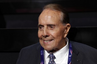 Vo veku 98 rokov zomrel bývalý americký senátor a prezidentský kandidát Bob Dole