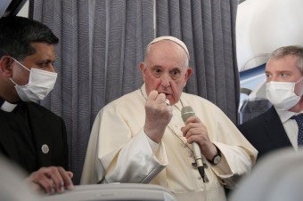 Pápež kritizoval nápad Európskej komisie vynechať zo slovníka slovo Vianoce