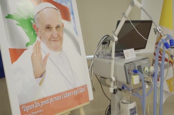 Slovenský pľúcny ventilátor zaslal pápež František do Libanonu, pomôže v Bejrúte