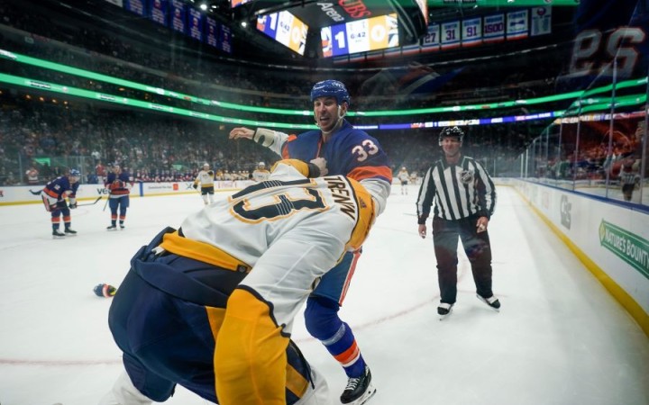 Islanders prehrali s Nashvillom 3:4, Chára sa pobil a pripísal si mínusku
