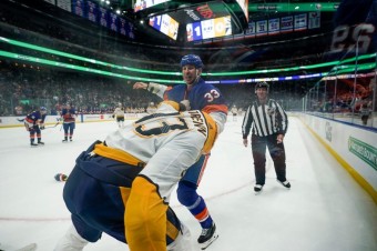 Islanders prehrali s Nashvillom 3:4, Chára sa pobil a pripísal si mínusku