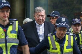 Pell vyzýva Becciua, aby vysvetlil, kam išli dva milióny pre Austráliu