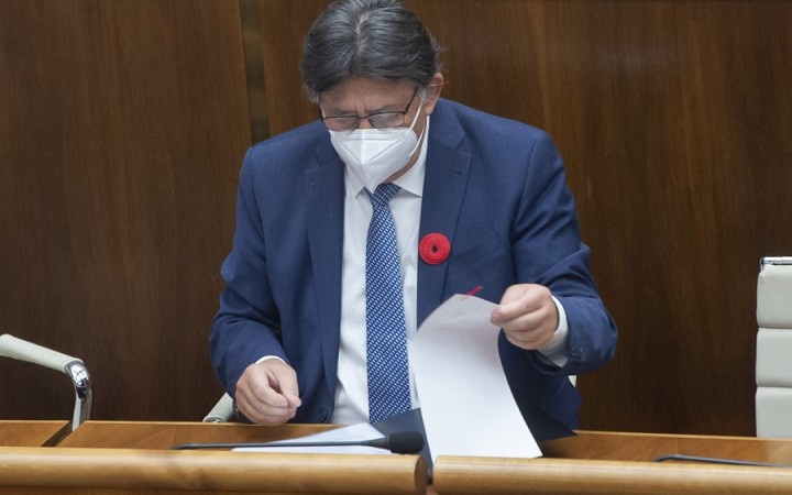 Padne to Budajovi celé na hlavu?