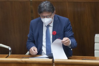Padne to Budajovi celé na hlavu?