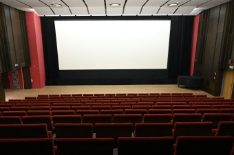 SaS chce otvoriť kiná, divadlá a koncertné sály pre očkovaných a prekonaných
