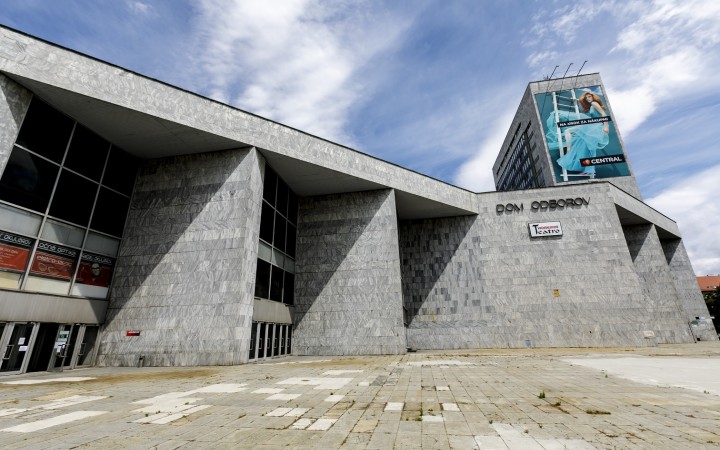 Bratislavský Istropolis na Trnavskom mýte v Bratislave zbúrajú