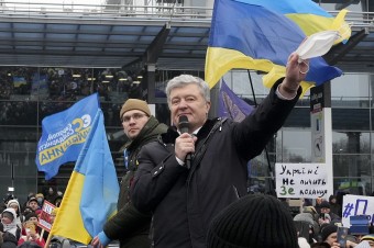 Petro Porošenko sa vrátil na Ukrajinu, predstúpi pred súd v Kyjeve