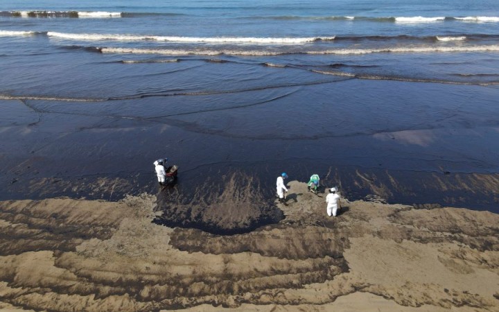 Peru vyhlásilo stav environmentálnej núdze, ropa tam znečistila 21 pláží