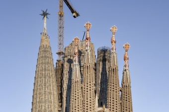 Po dostavanej veži Panny Márie na barcelonskej bazilike Sagrada Familia